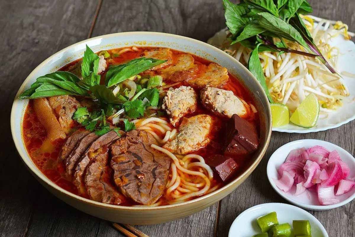 bun bo hue vietnam